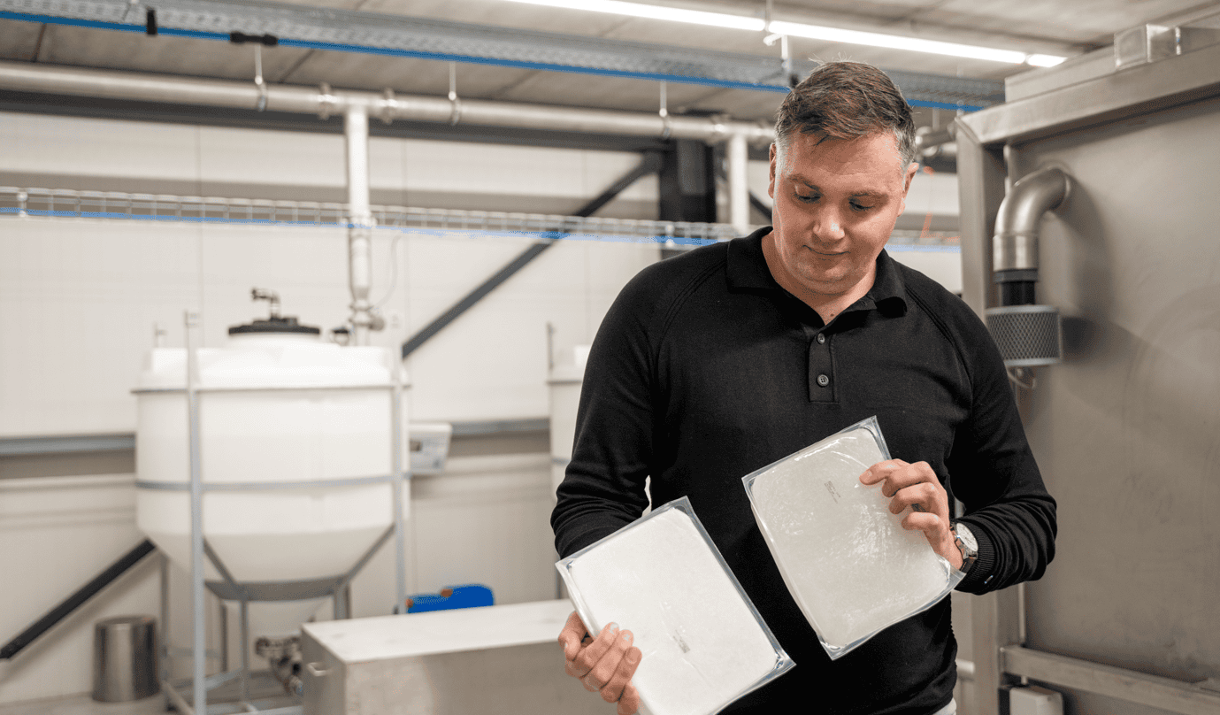 Vormvaste koelelementen vastgehouden door Bart Kroes